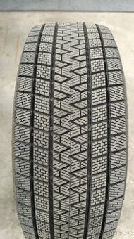 Zánovní zimní pneu 225/55 R18