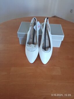 Bílé boty dámské 39