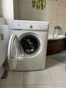 Pračka Electrolux funkční – levně