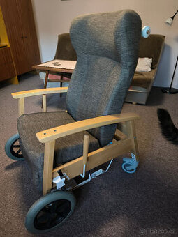 Pečovatelské polohovací a pojízdné křeslo Gavota