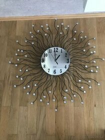 Hodiny na zeď