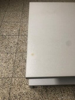 konferenční stolek