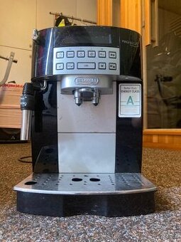 prodám kávovar Espresso DeLonghi ECAM 22.323.B