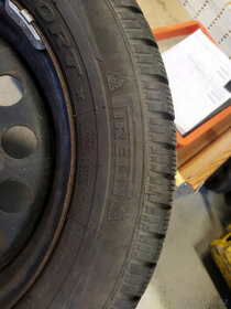 Prodám zimní pneu Pirelli 205/6OR16 92 H na discích - 1