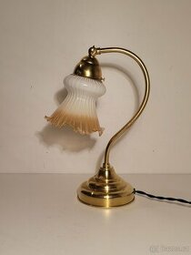 funkční mosazná pěkná lampa, stará lampička