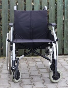 021-Mechanický invalidní vozík Meyra