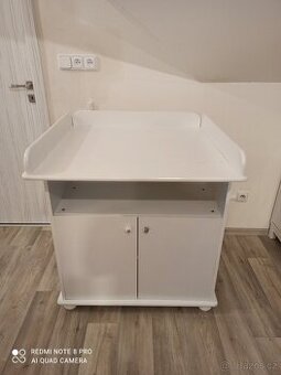 Prodám skříňku (lze použít i jako přebalovací pult)