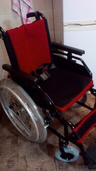 INVALIDNÍ VOZÍK-44cm-ODLEHČEN-zadní brzdy(lze zaslat