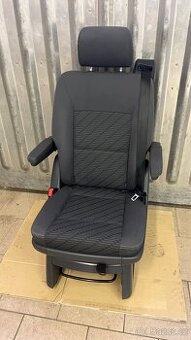 VW MULTIVAN T 5.1 OTOČNÁ SEDAČKA