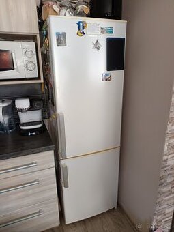 Lednice s mrazákem Amica