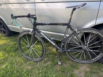 závodní silniční kolo Bianchi Carbon