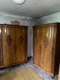 staré skříně ,toaletka a stolky – krásný vintage nábytek