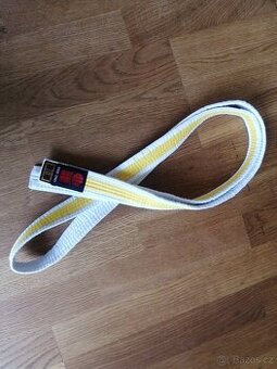 Pásek na judo žluto bílý 220 cm