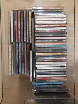 Několik desítek CD, neoriginální, do auta