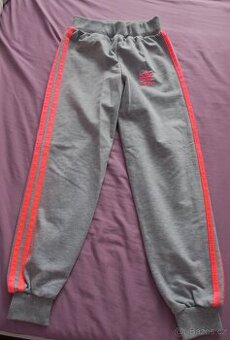 Tepláky Adidas vel. 122-128