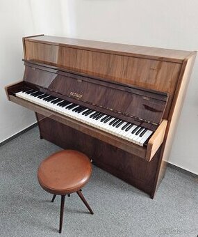 Pianino Petrof