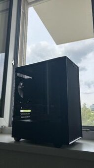 Velice slušný Herní počítač, s Windows 11