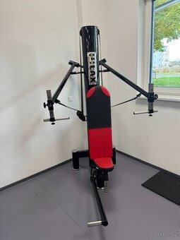 Posilovací stroj na horní tlak