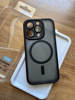 Zadní ochranní kryt s magsafe iPhone 15 Pro