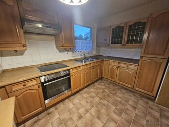 Masivní kuchyňská linka z Německa se spotřebiči