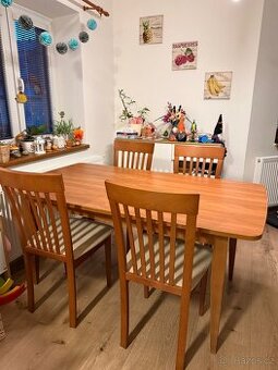 Jídelní stůl s židlemi pro 4-6 osob