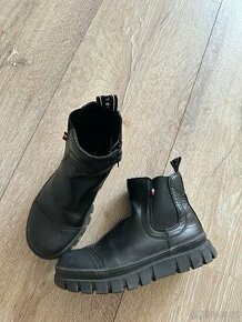 Tommy Hilfiger, velkost 33