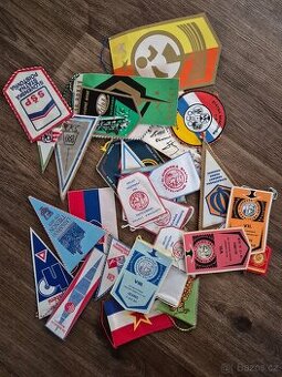 Sběratelské vlaječky podniky 33ks