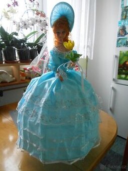 Hrací a točící se panenka vysoká 64cm - málo použitá