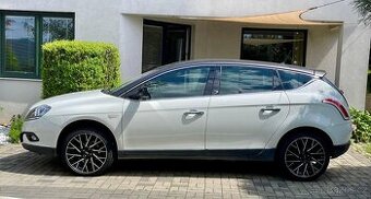 LANCIA DELTA 2,0 JTDm 121kW Bicolore 2013 TOP stav