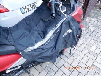 Látkový kryt na nohy na skútr