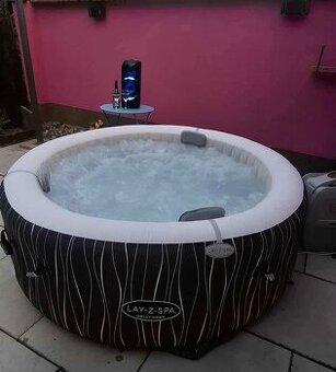 Vířivka Lay-Z-spa