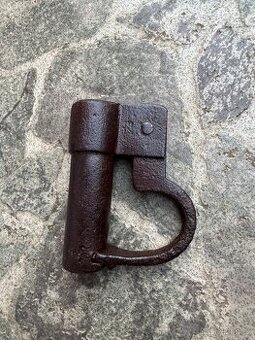 Hodně starý visací zámek