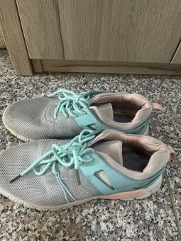 Tenisky dívčí Decatlon vel. 37