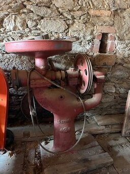 Řeznický maso mlýnek