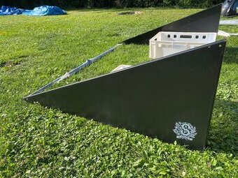 Kovová konstrukce pro markýzu / přístřešek