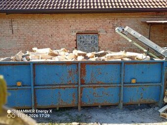 Štípané palivové dřevo suché