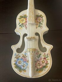 Porcelánové dekorativní starožitné housle