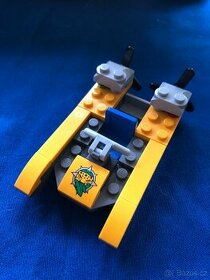 Lego motorový člun