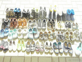 Velký set dětské obuvi