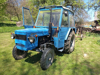 Prodám vlečku + traktor k tomu jako bonus.