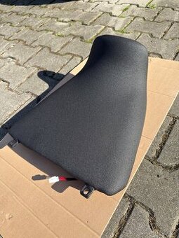 Vyhřívané sedlo pro CF MOTO 800MT Touring/Explore – NOVÉ