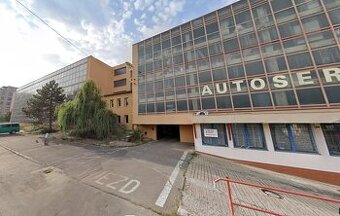 Pronájem uzamykatelné garážové kóje na Proseku