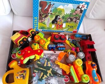 Konvolut hraček + puzzle