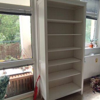 Knihovna Hemnes, IKEA