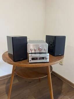 Mikrosystém Hitachi AXM649BT s reproduktory