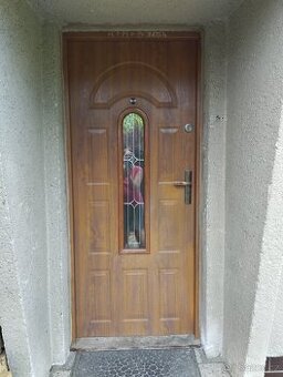 Plastové vchodové dveře 80