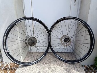 Kola Merida s plášti Hutchinson, kotoučové brzdy, kazeta