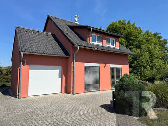 Prodej RD 5+1 s garáží a pozemkem o výměře 1050 m2 ve Vejprn - 1