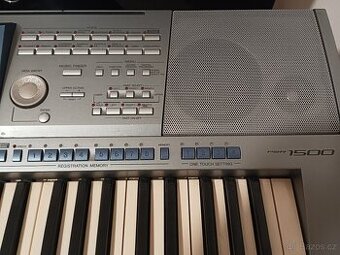 Yamaha PSR 1500
