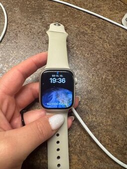 Apple Watch series 8 - hvězdně bílá, GPS
